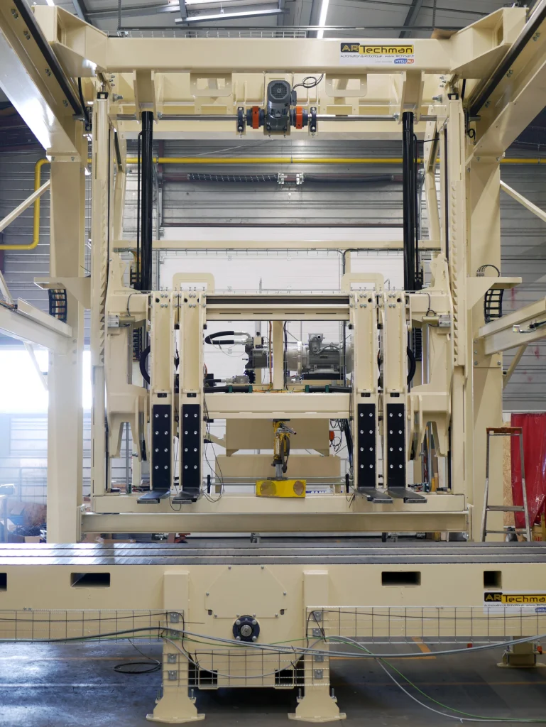 Machine spéciale en cours de montage dans l'atelier