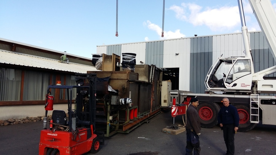 Manutention d'une machine industrielle sur chariot lors d'un transfert